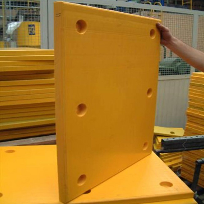 Placas PE-ULTRA® UHMW para Defensas Portuárias